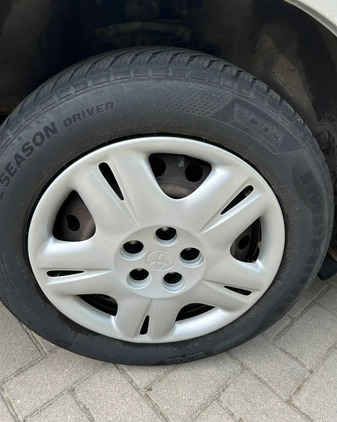 Toyota Avensis cena 5299 przebieg: 314641, rok produkcji 2002 z Białystok małe 326